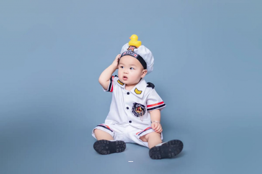 吐鲁番宝宝老摇头怎么回事