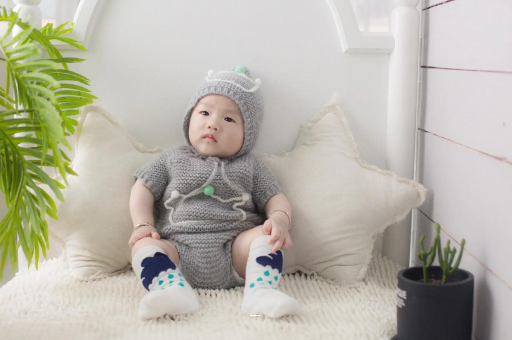 吐鲁番宝宝揉眼睛是怎么回事